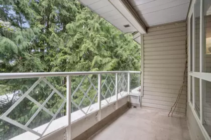 Entry Foyer Photo of 322 9979 140 Street, Surrey, BC
