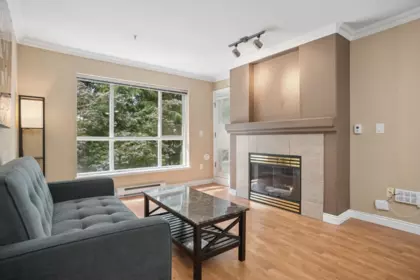 Kitchen Photo of 322 9979 140 Street Street, Surrey, BC