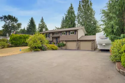 Living Room Photo of 20424 43a Avenue, Langley, BC