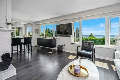 Dining Area Photo of 1130 Maple Street, White Rock, BC