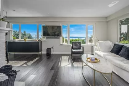Family Room Photo of 1130 Maple Street, White Rock, BC