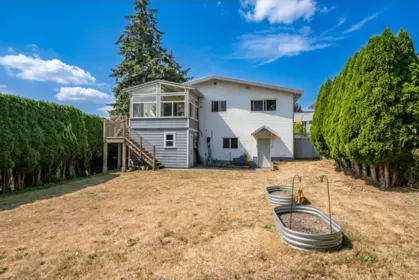 Hot Tub / Spa Photo of 1130 Maple Street, White Rock, BC