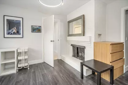 Mudroom Photo of 1130 Maple Street, White Rock, BC