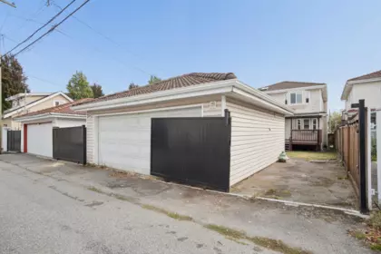 Backyard Photo of 785 E 50th Avenue, Vancouver, BC