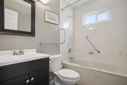 Primary Bathroom Photo of 785 E 50th Avenue, Vancouver, BC