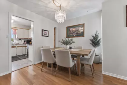 Kitchen Island Photo of 33554 Mccallum Place, Abbotsford, BC