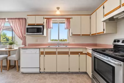 Pantry Photo of 33554 Mccallum Place, Abbotsford, BC