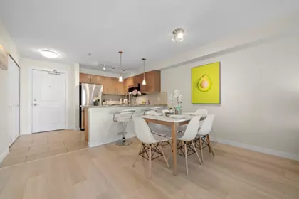 Entry Foyer Photo of 310 15168 19 Avenue, Surrey, BC