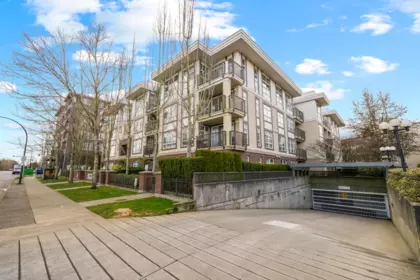 Outdoor Deck Photo of 310 15168 19 Avenue, Surrey, BC