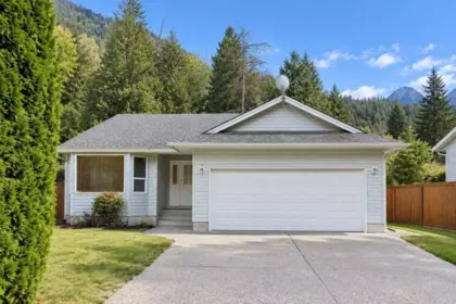63680 Old Yale Road, Hope, BC, Hope — Single Family Residence for sale