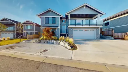 5629 Kingbird Crescent, Sechelt, BC, Sechelt — Single Family Residence for sale