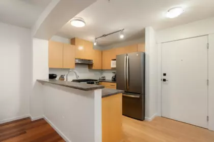 414 9319 University Crescent, Burnaby, BC, Burnaby — Apartment/Condo for sale