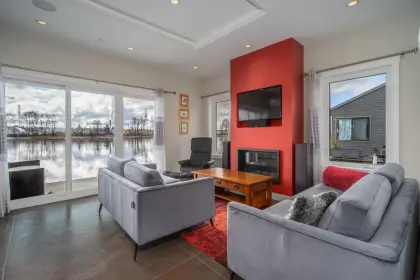 6 750 South Dyke Road, New Westminster, BC, New westminster — Single Family Residence for sale