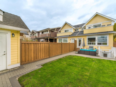 359 E 13 Street, North Vancouver, BC, North vancouver — Half Duplex for sale
