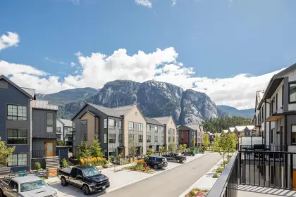 38057 Helm Way, Squamish, BC, Squamish — Townhouse for sale