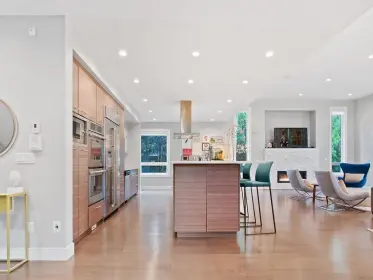 1102 Arborlynn Drive, North Vancouver, BC, North vancouver — Single Family Residence for sale