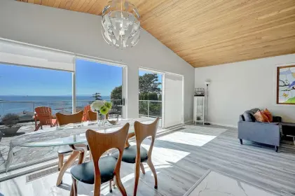 15227 Victoria Avenue, White Rock, BC, White rock — Single Family Residence for sale