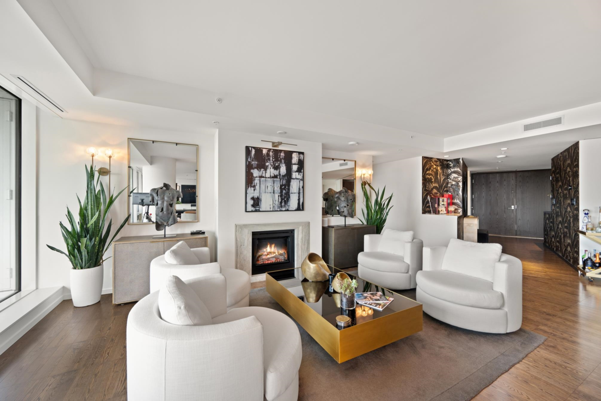 Dining Area Photo of 2808 1011 W Cordova Street, Vancouver, BC