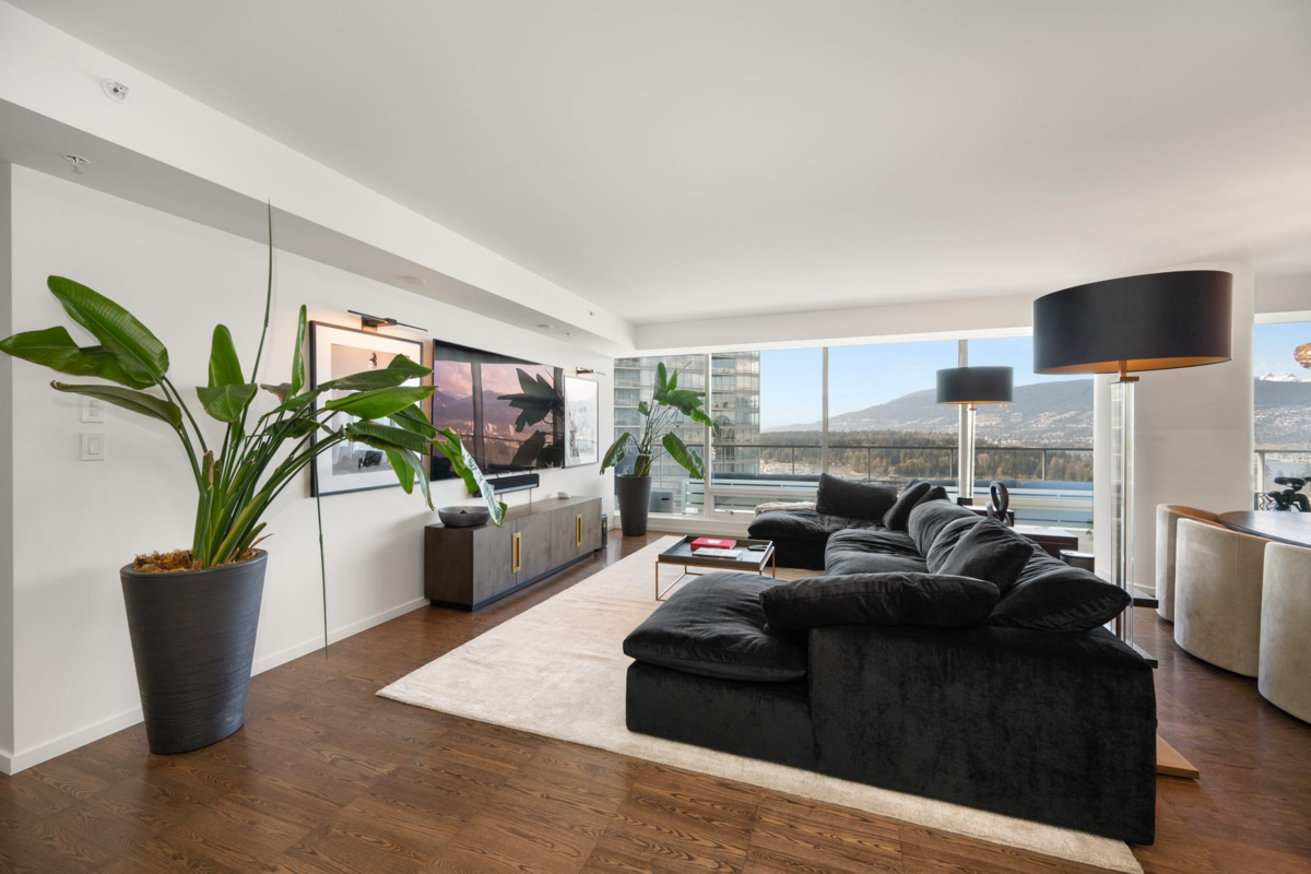 Kitchen Island Photo of 2808 1011 W Cordova Street, Vancouver, BC