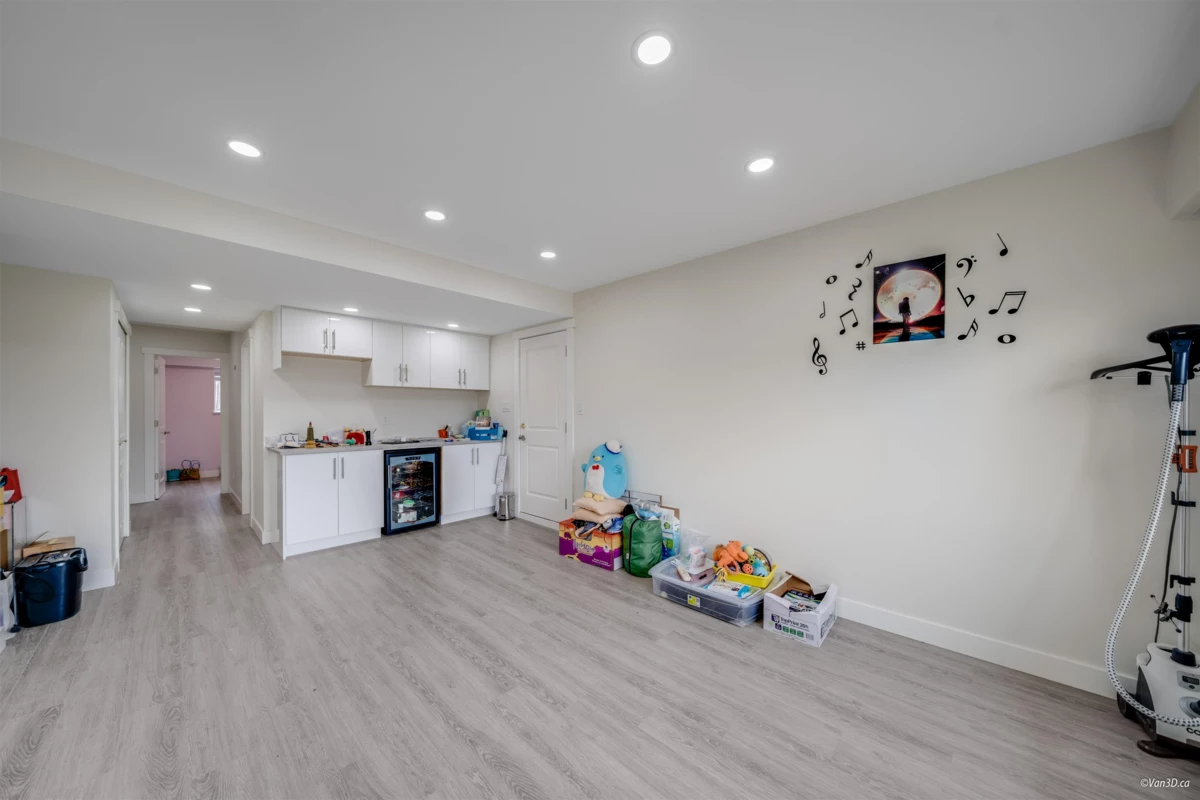 Basement Recreation Room Photo of 3881 Napier Street, Burnaby, BC
