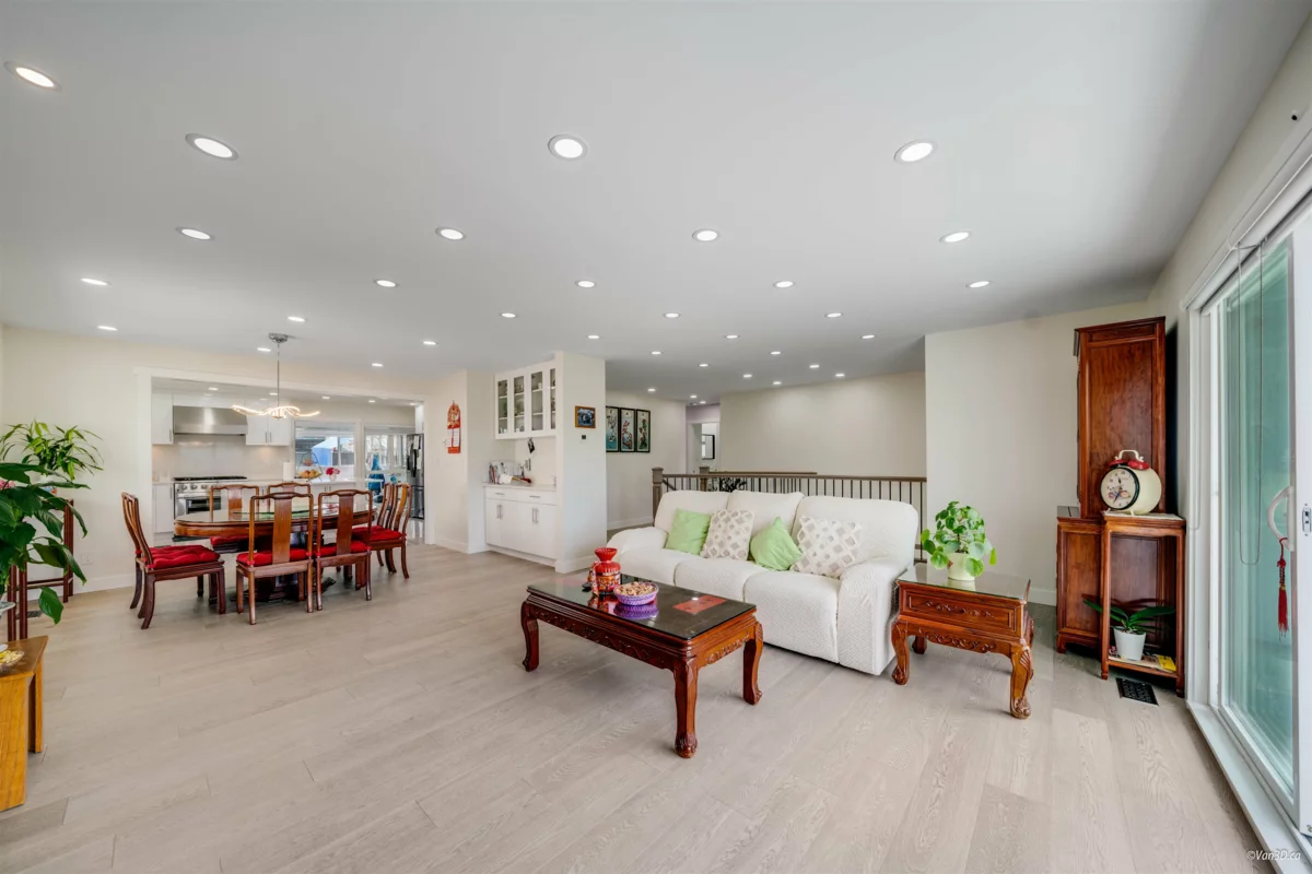 Breakfast Nook Photo of 3881 Napier Street, Burnaby, BC