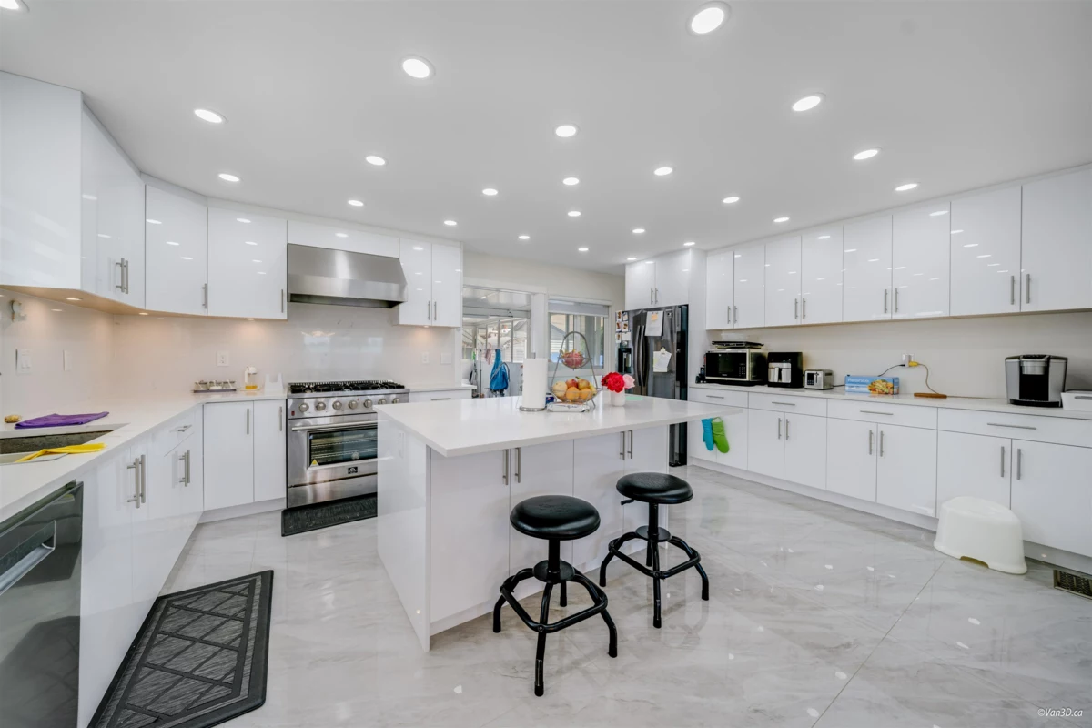 Dining Area Photo of 3881 Napier Street, Burnaby, BC