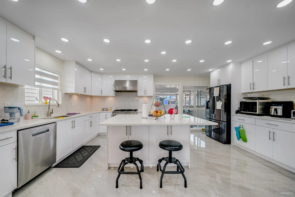 Family Room Photo of 3881 Napier Street, Burnaby, BC