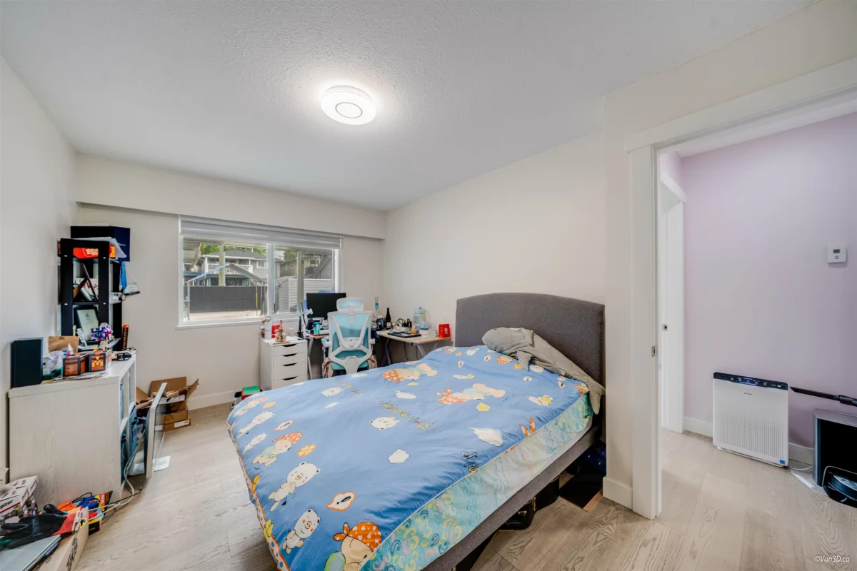 Guest Bathroom Photo of 3881 Napier Street, Burnaby, BC