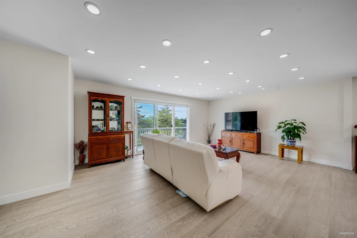 Kitchen Photo of 3881 Napier Street, Burnaby, BC