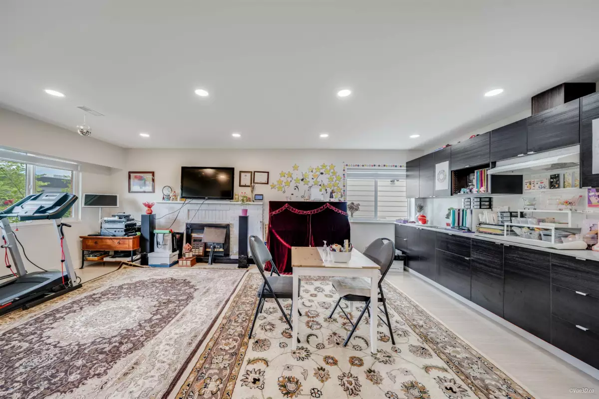 Mudroom Photo of 3881 Napier Street, Burnaby, BC