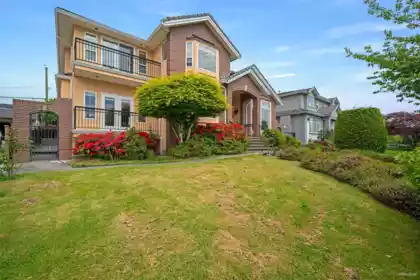 Living Room Photo of 6589 Kitchener Street, Burnaby, BC