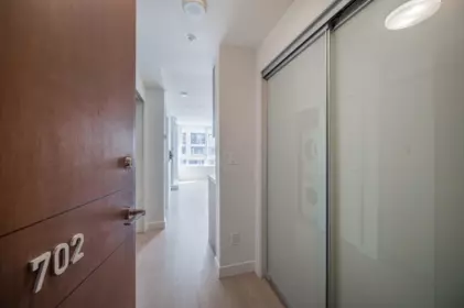 702 8833 Hazelbridge Way, Richmond, BC, Richmond — Apartment/Condo for sale