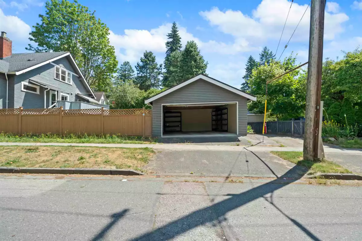 Kitchen Island Photo of 3492 W 34th Avenue, Vancouver, BC