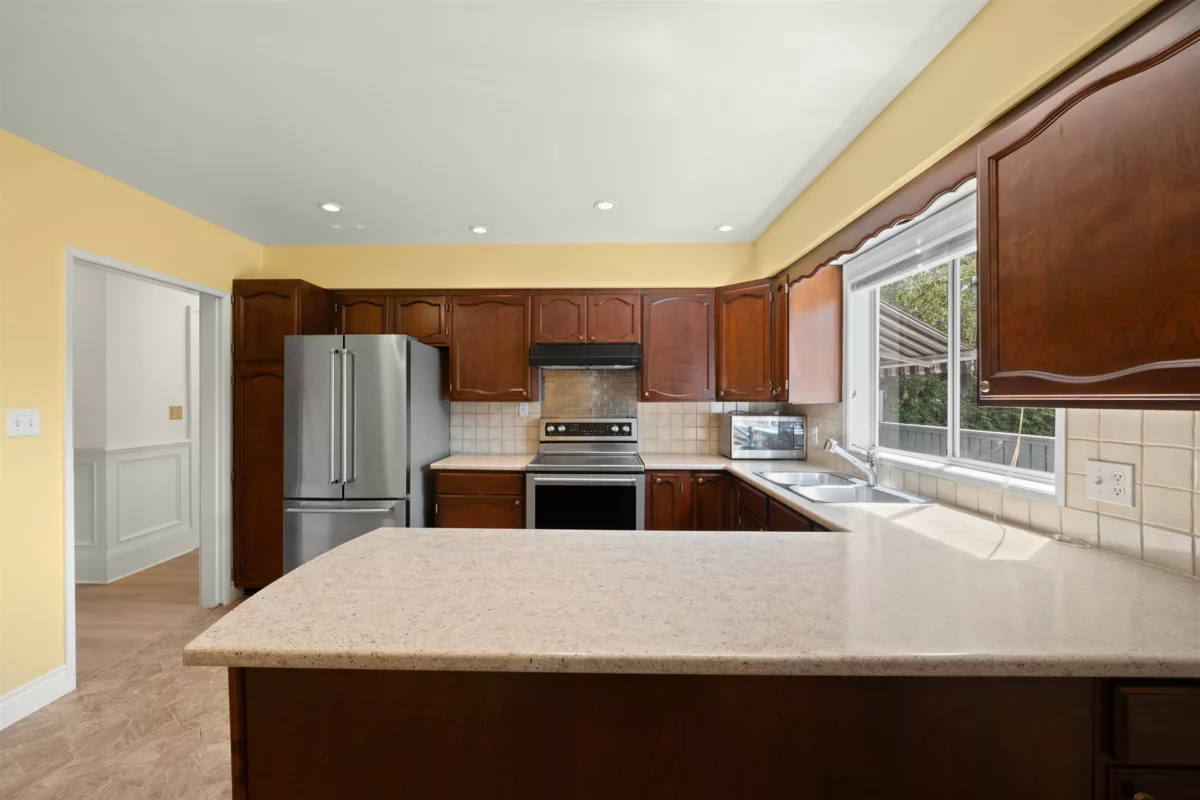 Walk-In Closet Photo of 3492 W 34th Avenue, Vancouver, BC