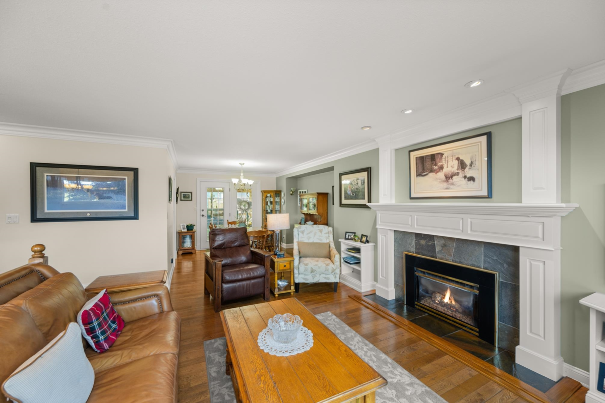 Dining Area Photo of 29484 Duncan Avenue, Abbotsford, BC