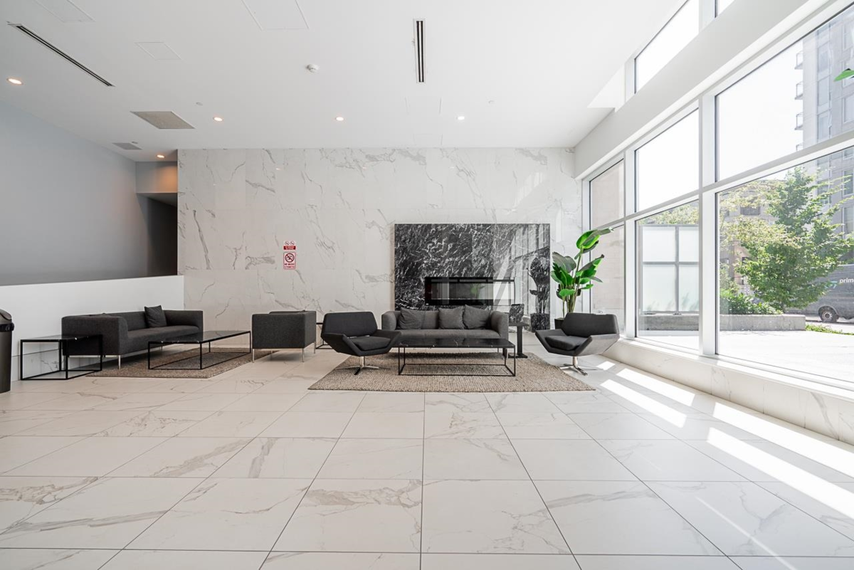 Entry Foyer Photo of 2606 13350 Central Avenue, Surrey, BC