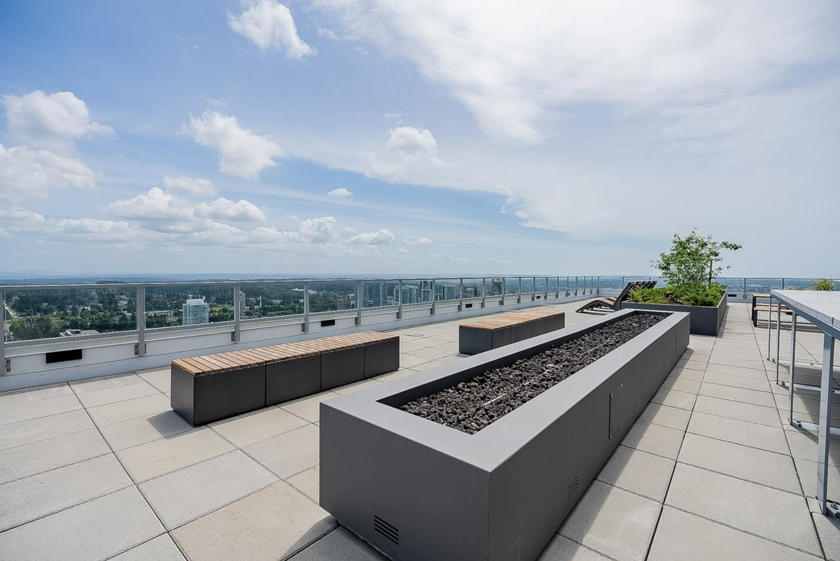 Front Yard Photo of 2606 13350 Central Avenue, Surrey, BC