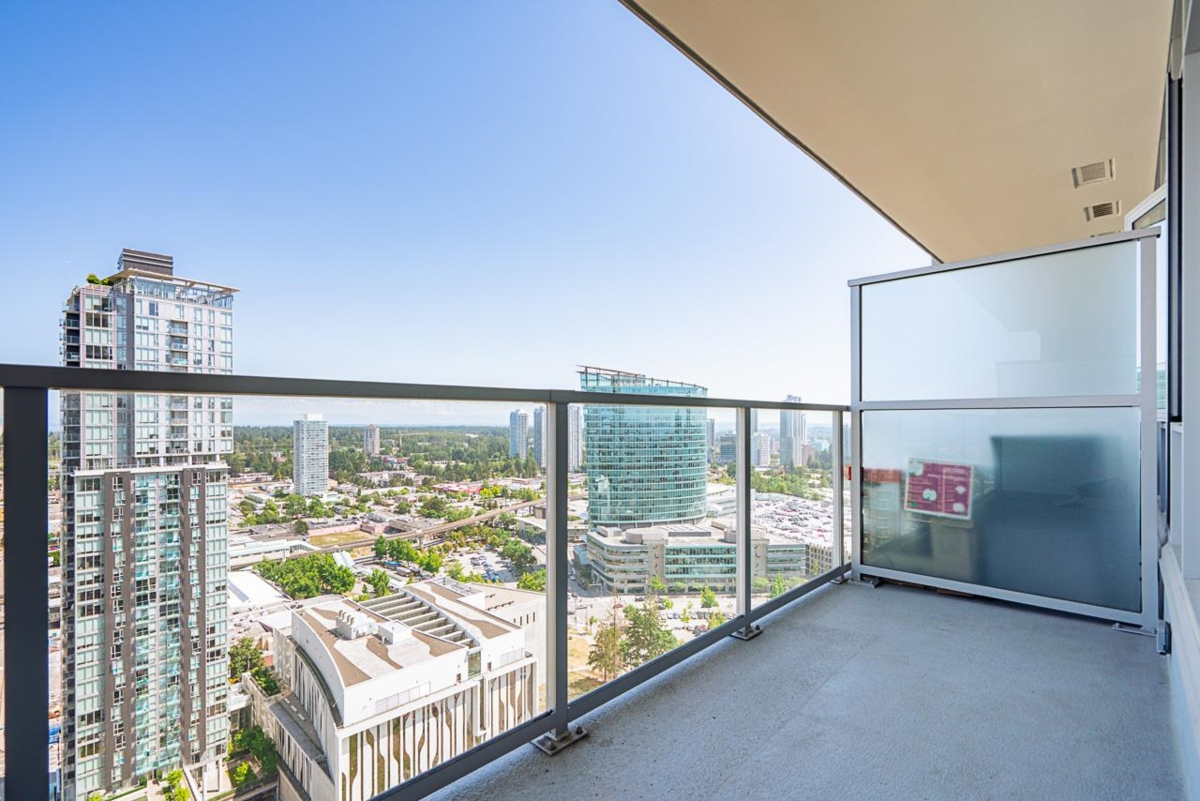Kitchen Island Photo of 2606 13350 Central Avenue, Surrey, BC