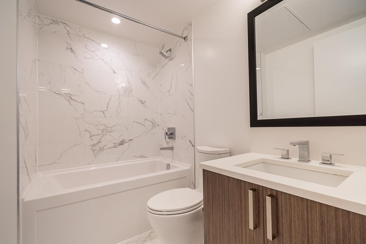 Kitchen Photo of 2606 13350 Central Avenue, Surrey, BC