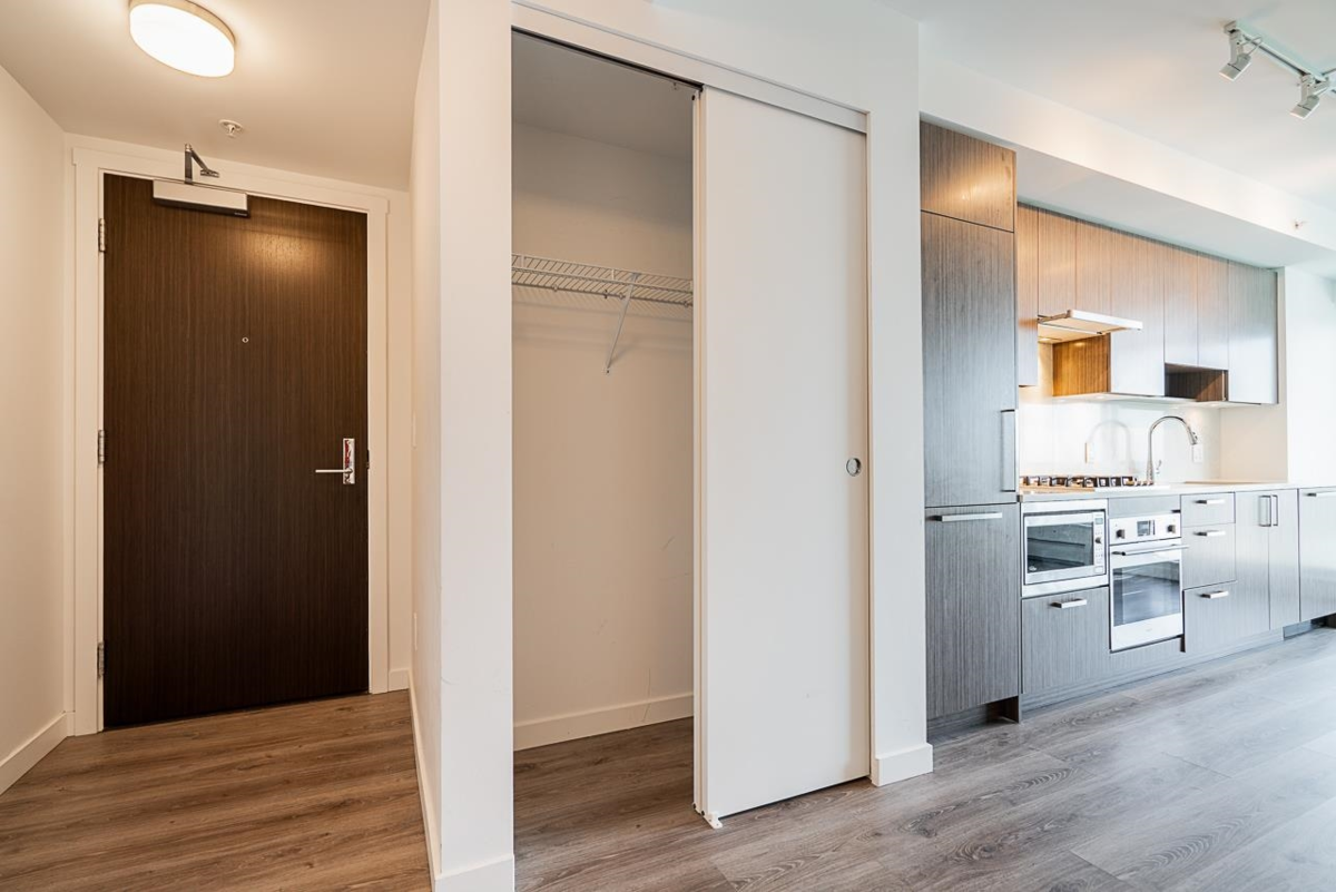 Mudroom Photo of 2606 13350 Central Avenue, Surrey, BC