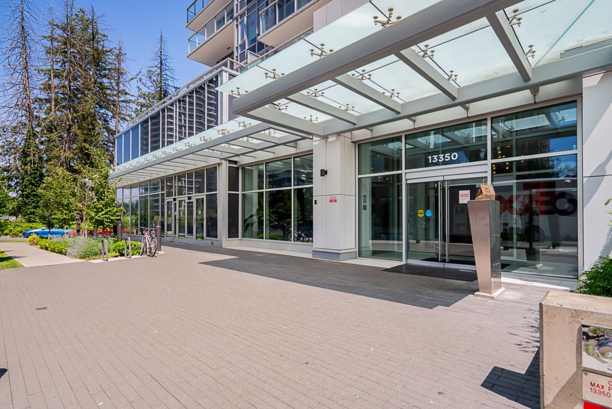 Swimming Pool Photo of 2606 13350 Central Avenue, Surrey, BC