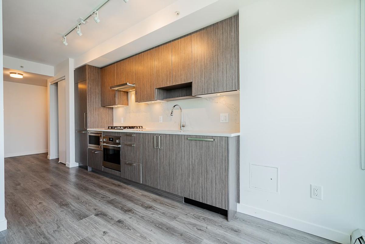 Walk-In Closet Photo of 2606 13350 Central Avenue, Surrey, BC