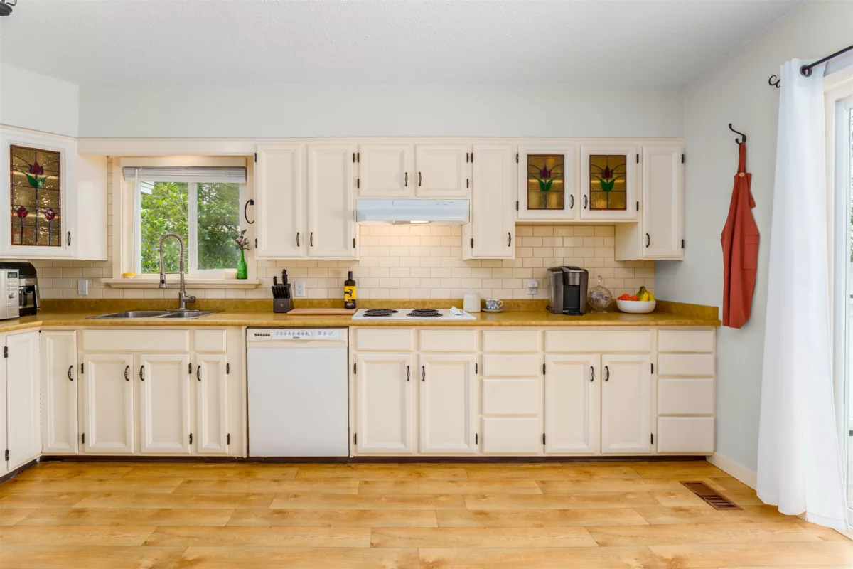 Kitchen Island Photo of 34777 Mt Blanchard Drive, Abbotsford, BC
