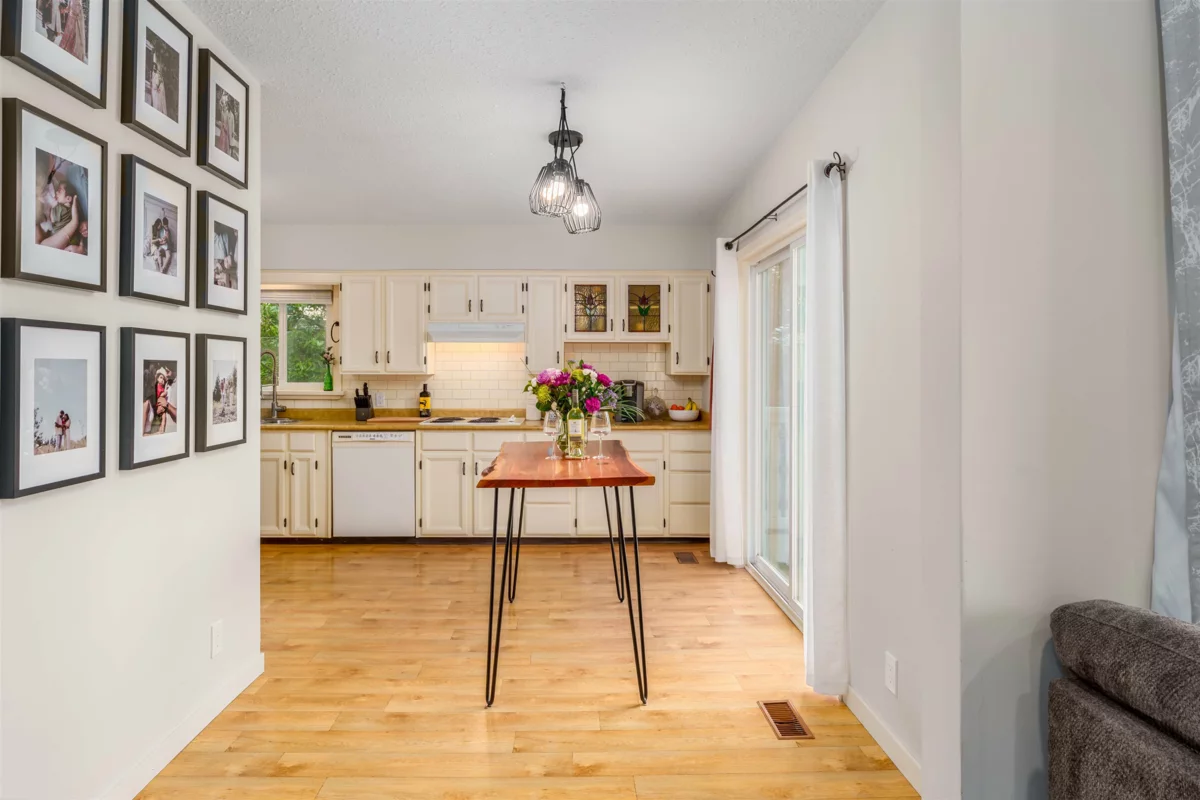 Kitchen Photo of 34777 Mt Blanchard Drive, Abbotsford, BC