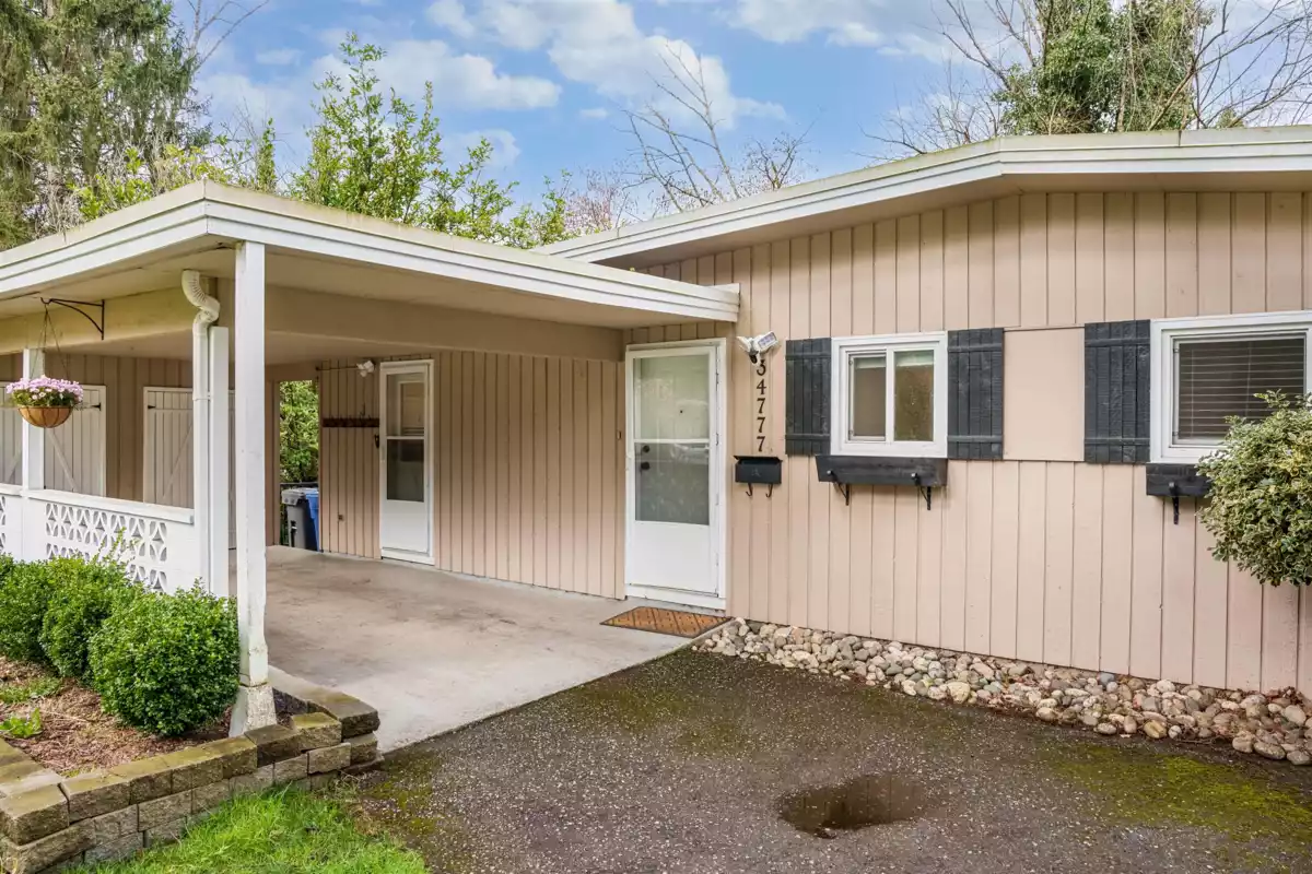Living Room Photo of 34777 Mt Blanchard Drive, Abbotsford, BC