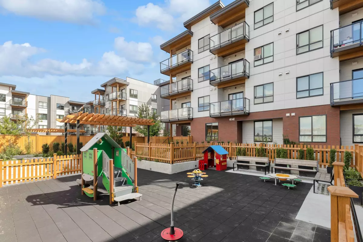 Backyard Photo of 411 20286 72b Avenue, Langley, BC