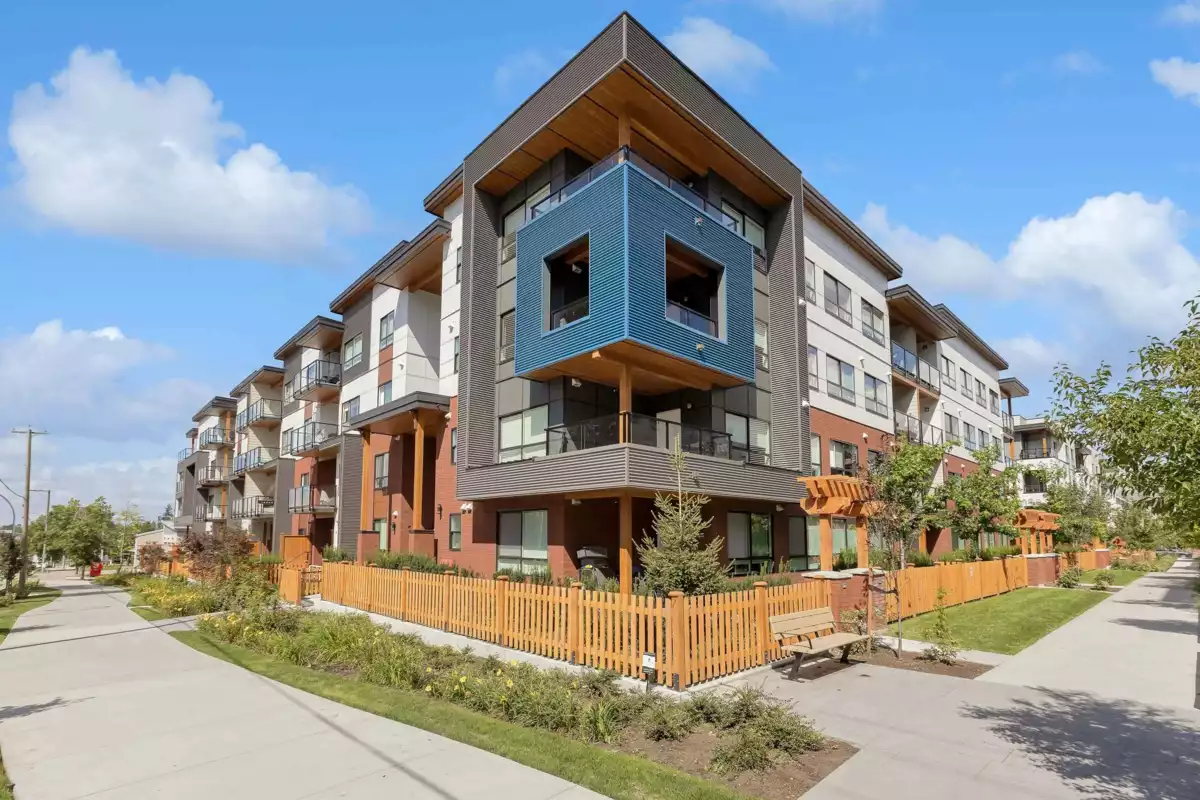 Outdoor Patio Photo of 411 20286 72b Avenue, Langley, BC