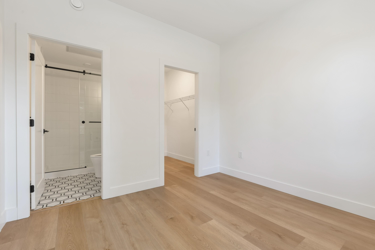 Primary Bathroom Photo of 411 20286 72b Avenue, Langley, BC