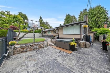 Kitchen Photo of 1360 Everall Street, White Rock, BC
