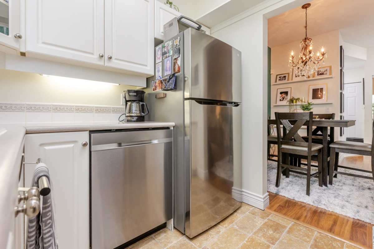 Kitchen Photo of 205 4747 54a Street, Ladner, BC